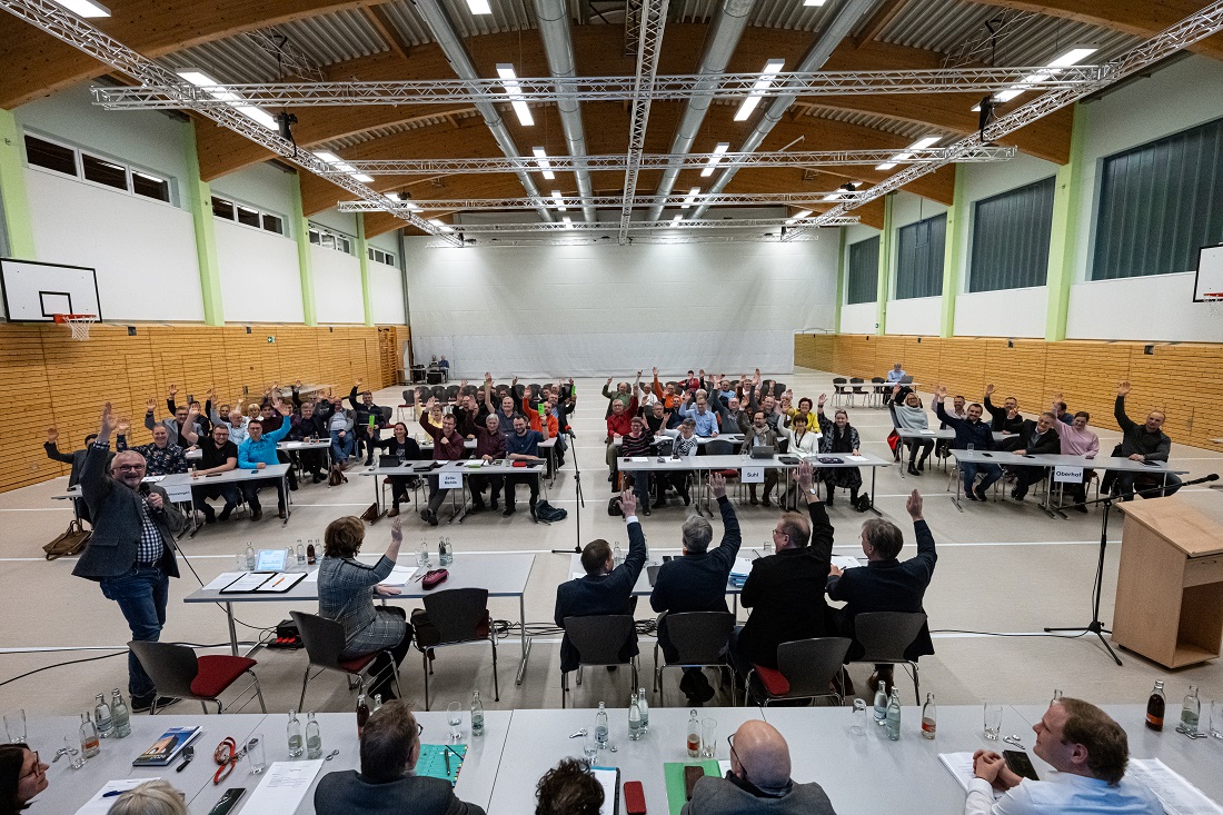 Die vier Stadträte der vier Stadträte Oberhof, Schleusingen, Suhl und Zella-Mehlis stimmen einstimmig für die gemeinsamen Beschlussvorlagen ab.